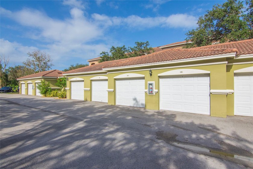 Welcome to your dream condo! This 3bd, 2ba home features a - photo 22