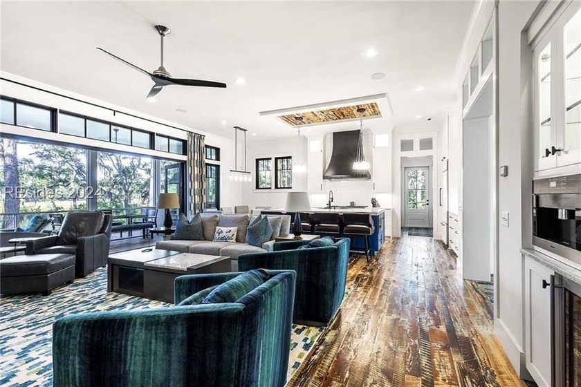 Delight in the welcoming luxury of this four-bedroom - photo 6