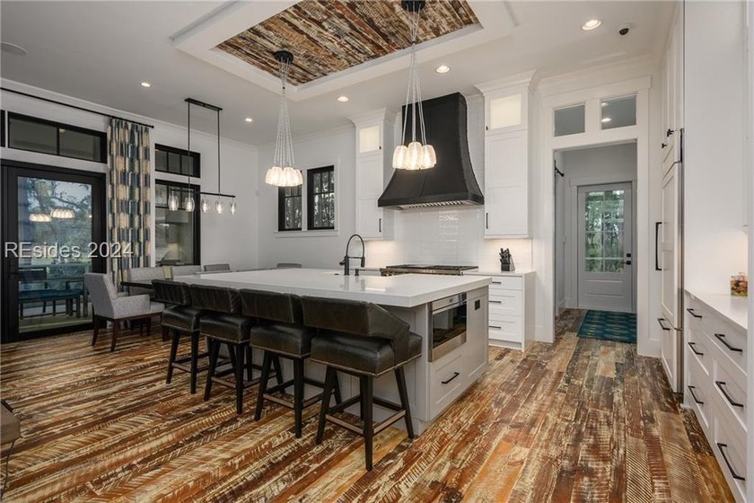 Delight in the welcoming luxury of this four-bedroom - photo 7