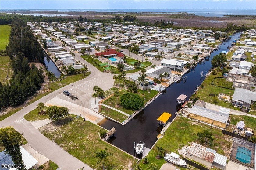 Welcome to Pine Island Cove, where an active waterfront - photo 2