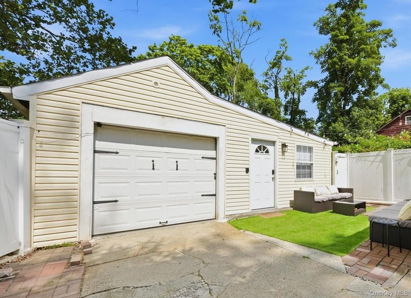 Experience the best of Port Washington in this beautifully - photo 22