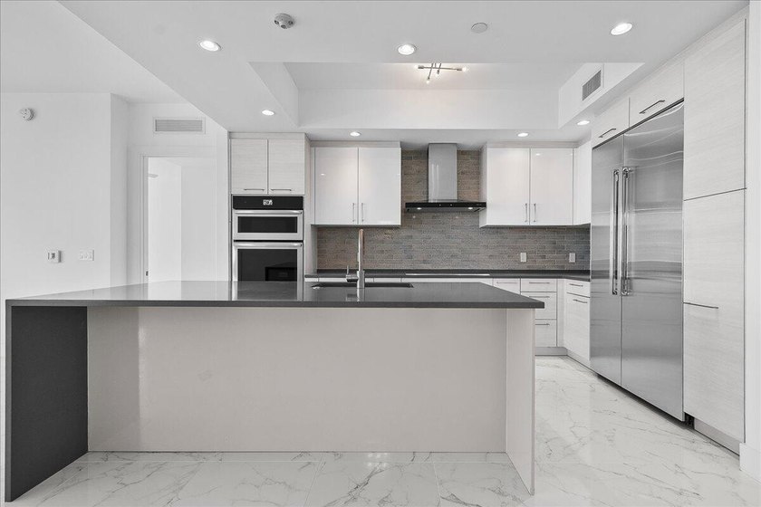 Luxury waterfront living in the heart of North Palm Beach. This - photo 12