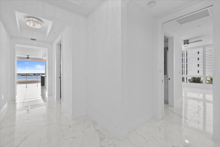 Luxury waterfront living in the heart of North Palm Beach. This - photo 17