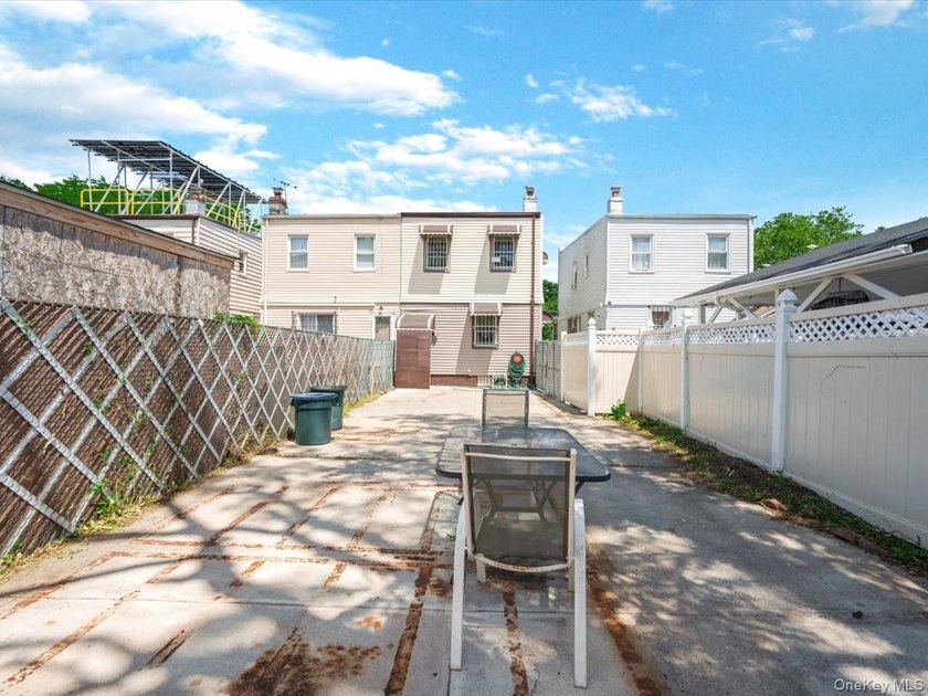 Beautiful renovated semi-attached colonial on a quiet tree lined - photo 20