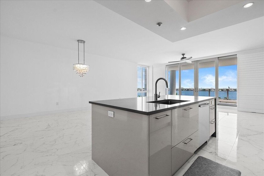 Luxury waterfront living in the heart of North Palm Beach. This - photo 20
