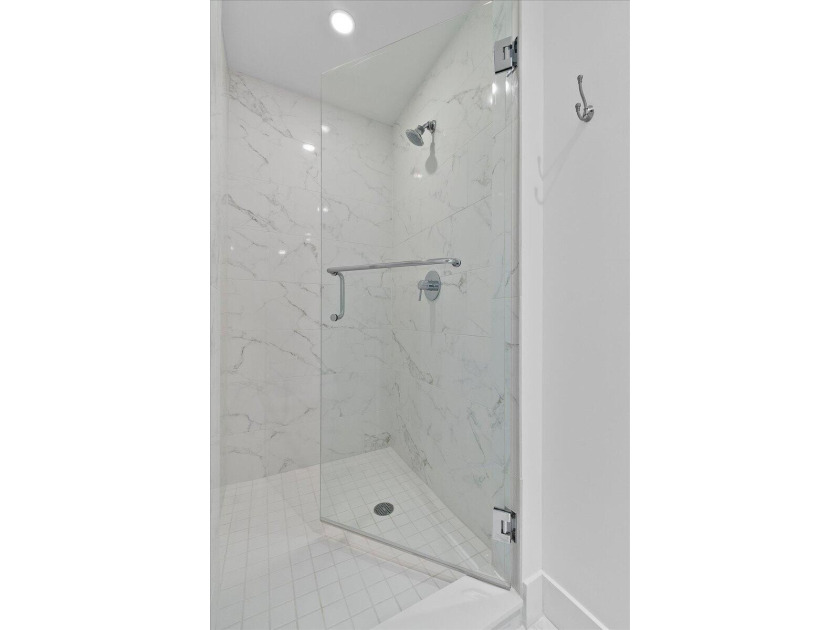 Luxury waterfront living in the heart of North Palm Beach. This - photo 31