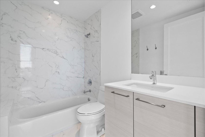 Luxury waterfront living in the heart of North Palm Beach. This - photo 32