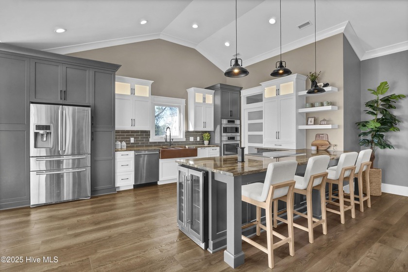 6 BEDS, 4 BATHS, 3008 sqft! This home lives far larger than - photo 14