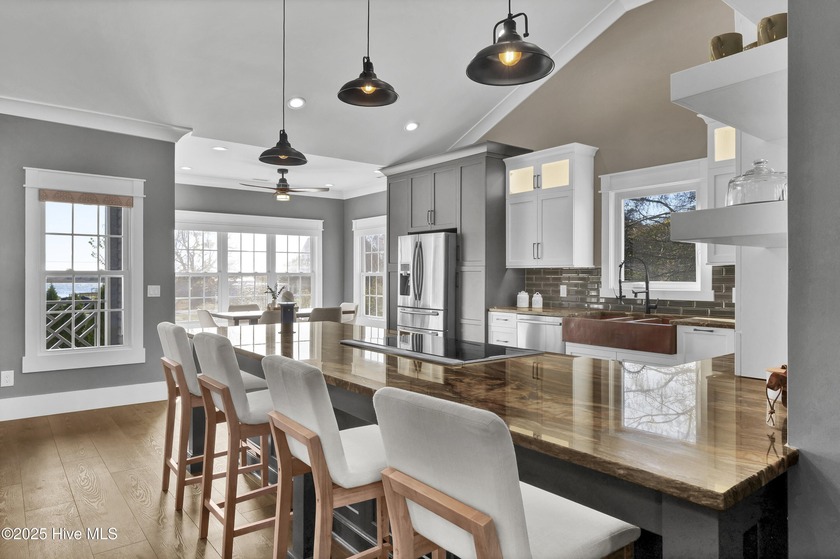 6 BEDS, 4 BATHS, 3008 sqft! This home lives far larger than - photo 16