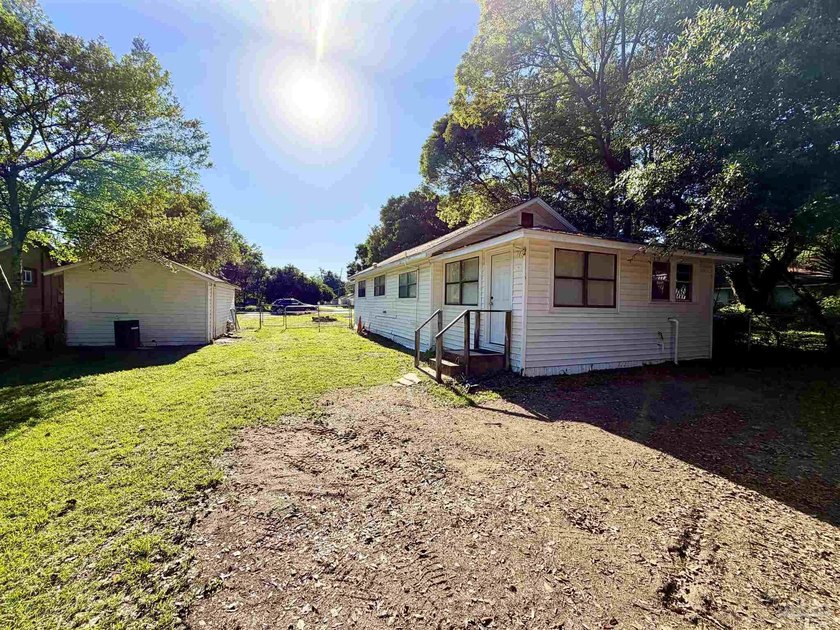 Fully renovated and move-in ready! This charming 3-bedroom - photo 18