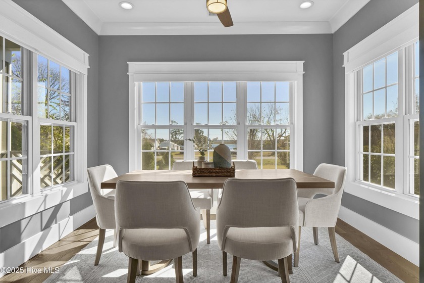 6 BEDS, 4 BATHS, 3008 sqft! This home lives far larger than - photo 20