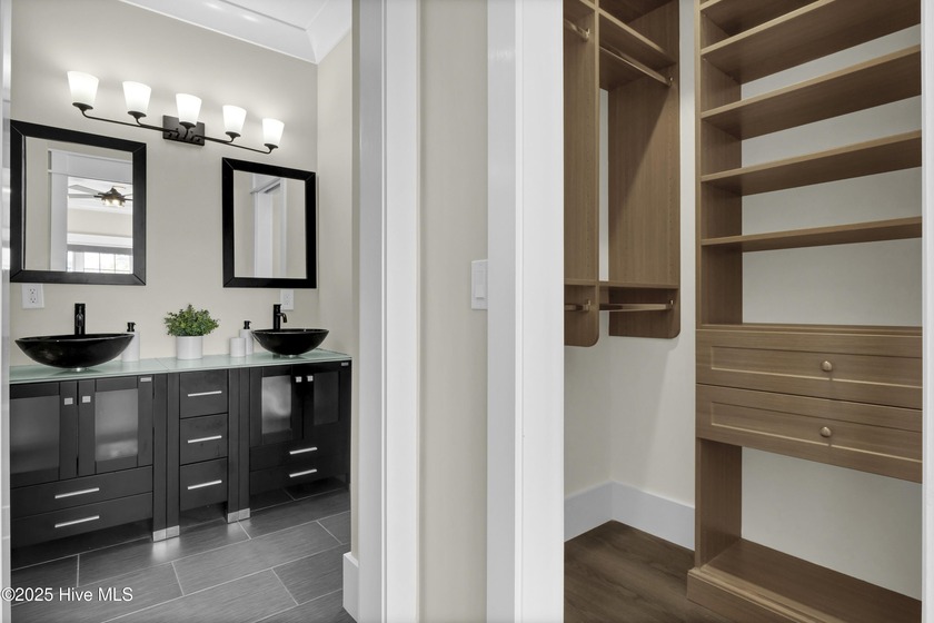 6 BEDS, 4 BATHS, 3008 sqft! This home lives far larger than - photo 26