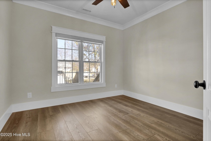 6 BEDS, 4 BATHS, 3008 sqft! This home lives far larger than - photo 32