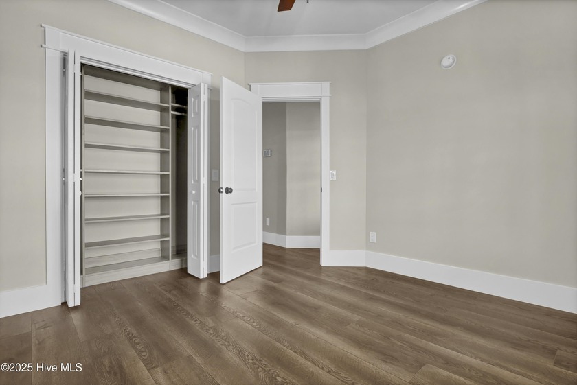 6 BEDS, 4 BATHS, 3008 sqft! This home lives far larger than - photo 33