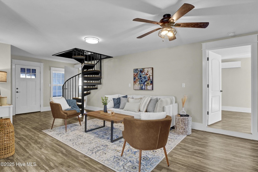 6 BEDS, 4 BATHS, 3008 sqft! This home lives far larger than - photo 35