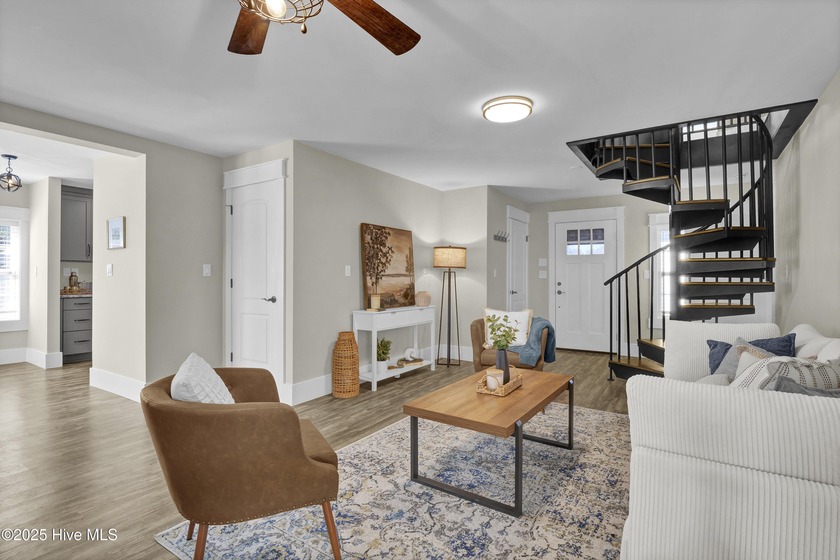 6 BEDS, 4 BATHS, 3008 sqft! This home lives far larger than - photo 36