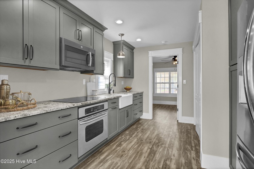 6 BEDS, 4 BATHS, 3008 sqft! This home lives far larger than - photo 39