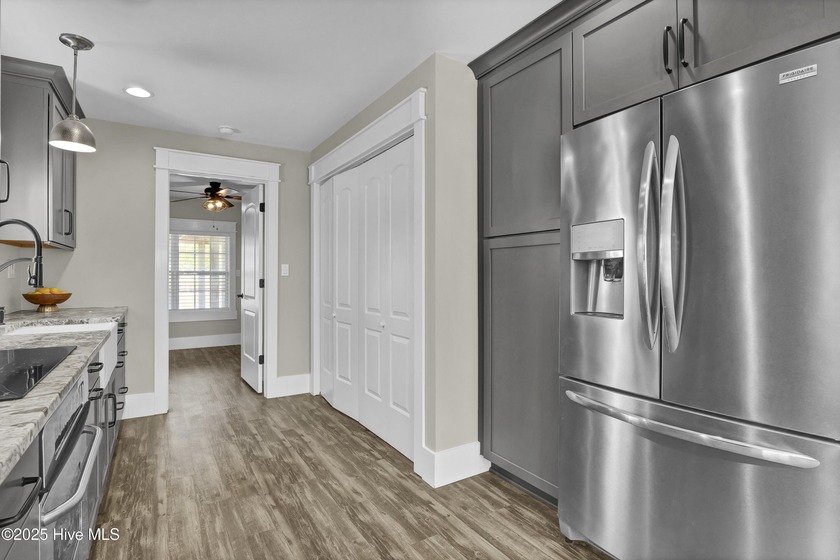 6 BEDS, 4 BATHS, 3008 sqft! This home lives far larger than - photo 40