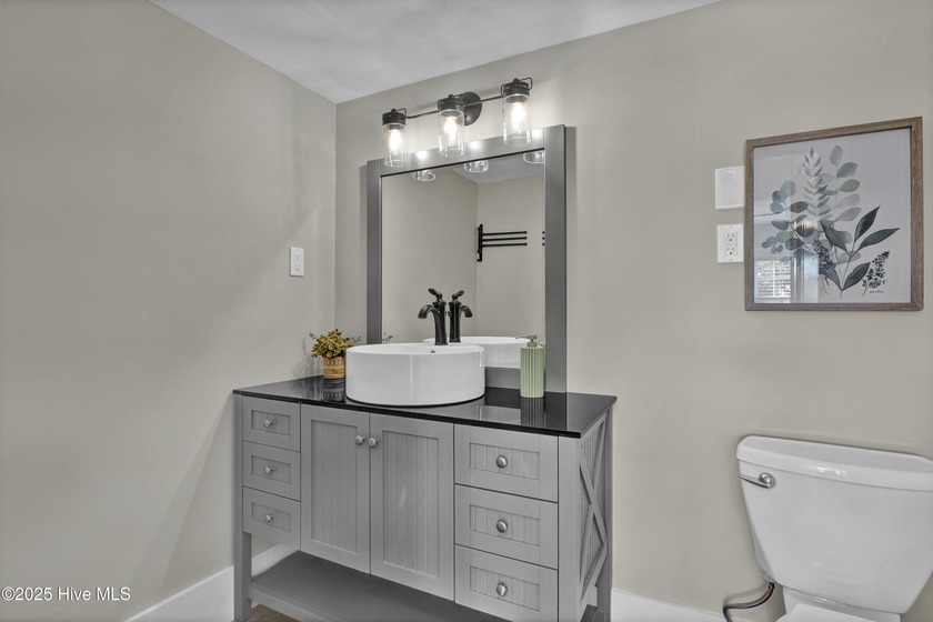 6 BEDS, 4 BATHS, 3008 sqft! This home lives far larger than - photo 48