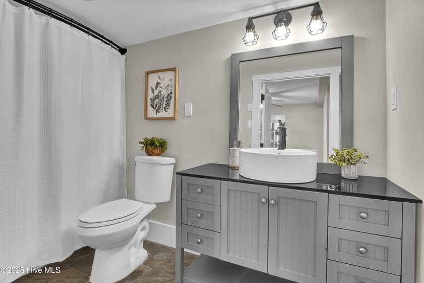 6 BEDS, 4 BATHS, 3008 sqft! This home lives far larger than - photo 52