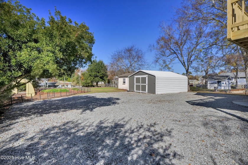 6 BEDS, 4 BATHS, 3008 sqft! This home lives far larger than - photo 58