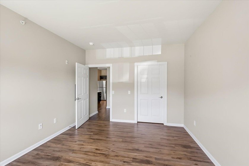 Bright and sunny condo perfect for the discerning buyer! Open - photo 22
