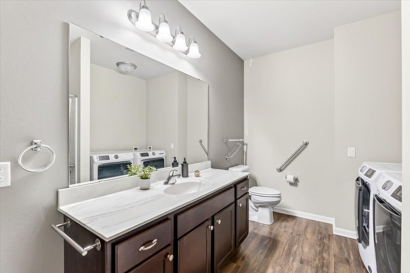 Bright and sunny condo perfect for the discerning buyer! Open - photo 25