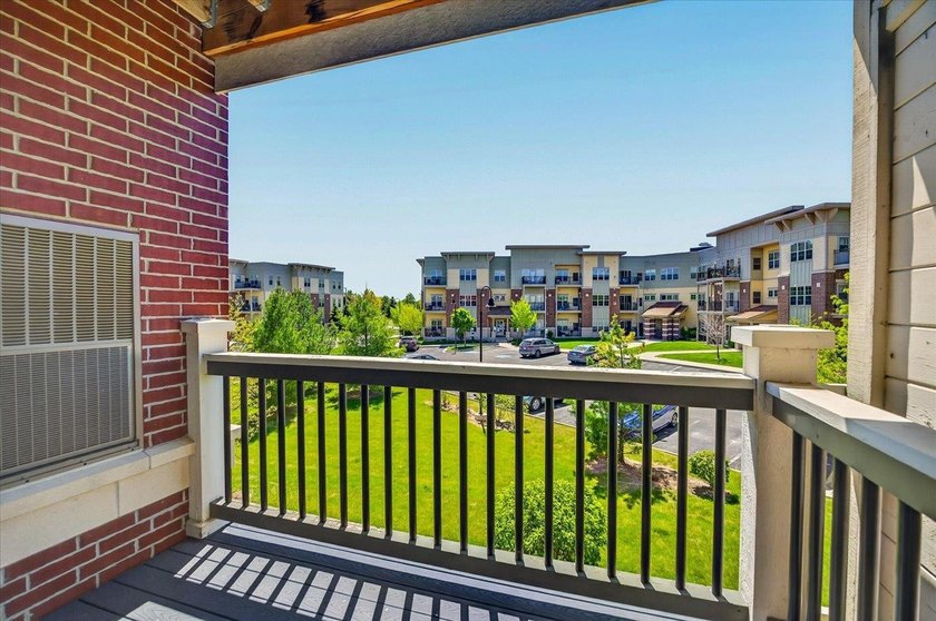 Bright and sunny condo perfect for the discerning buyer! Open - photo 26