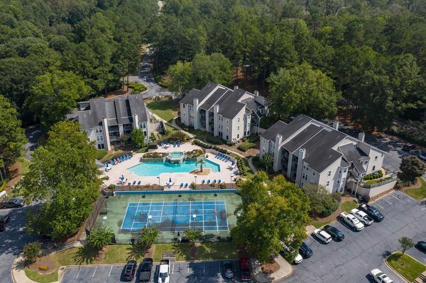 Welcome to lake life at its finest! This beautifully updated - photo 29