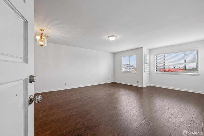 Built in 1992 and boasting generous sized 3br/2ba flats, this - photo 4