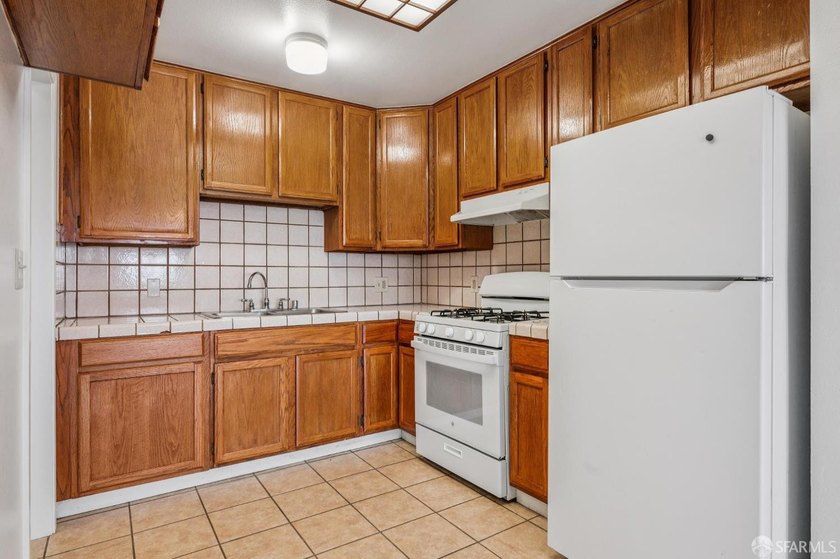 Built in 1992 and boasting generous sized 3br/2ba flats, this - photo 9
