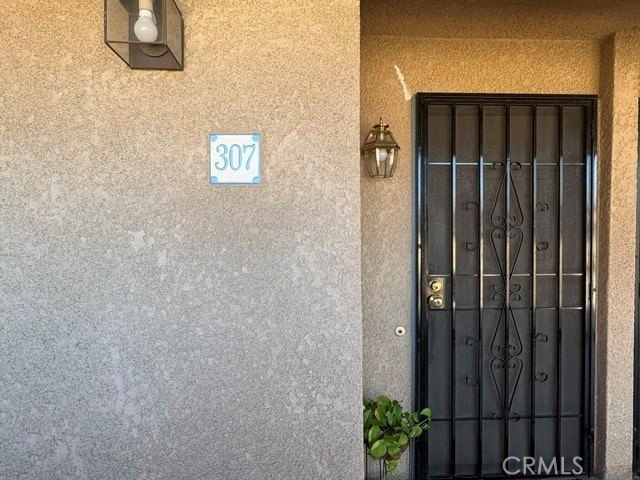 Don't miss out on this spacious 1 bedroom, 1 bath Condo Located - photo 2