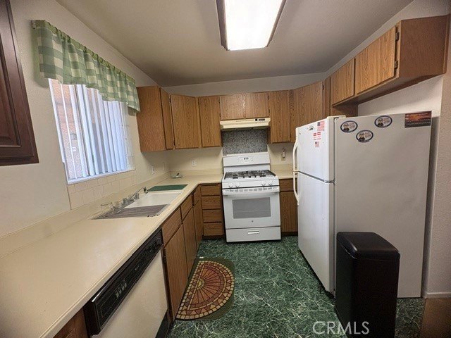Don't miss out on this spacious 1 bedroom, 1 bath Condo Located - photo 4