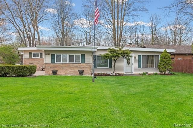 Great opportunity to live in Sheldon Beach Subdivision! Home - photo 4