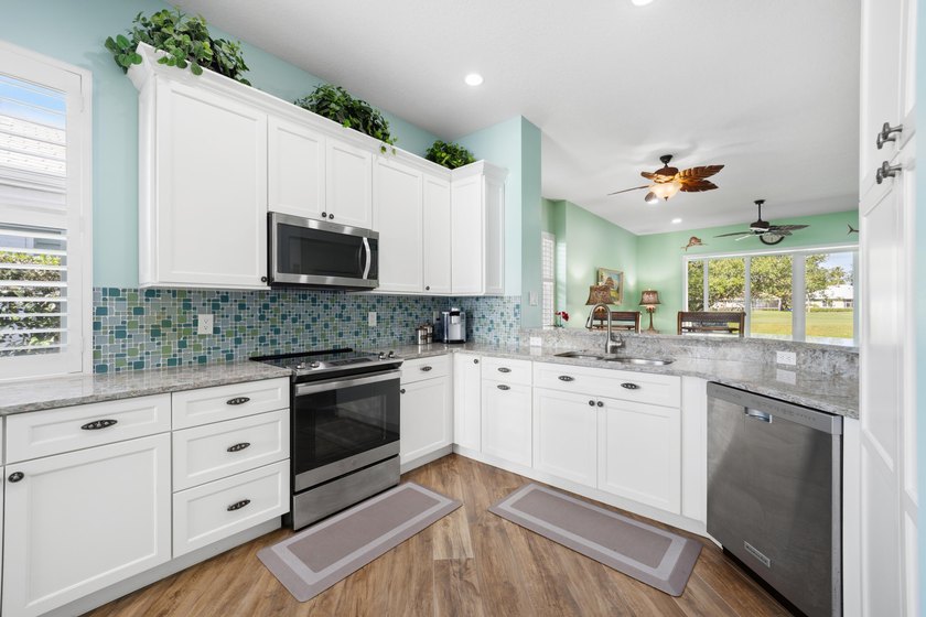 Luxury living in the prestigious Monarch Country Club with this - photo 16
