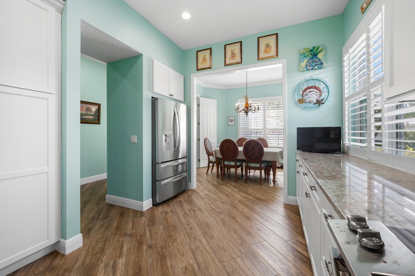 Luxury living in the prestigious Monarch Country Club with this - photo 17