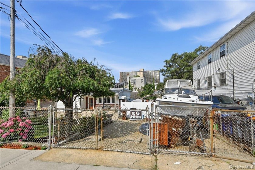 Come see this one of a kind home that sits on a huge 40x100 lot - photo 6