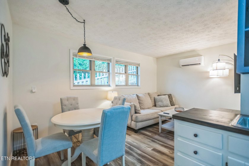 A fully furnished lake retreat with private guest suite- ready - photo 3