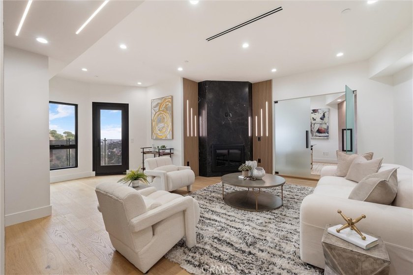 Three levels above the city with picturesque views from every - photo 16