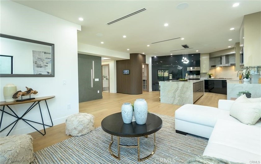 Three levels above the city with picturesque views from every - photo 33