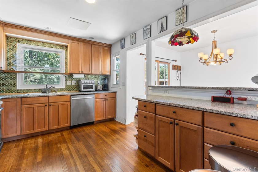 Discover this private retreat in the heart of Westchester - photo 8