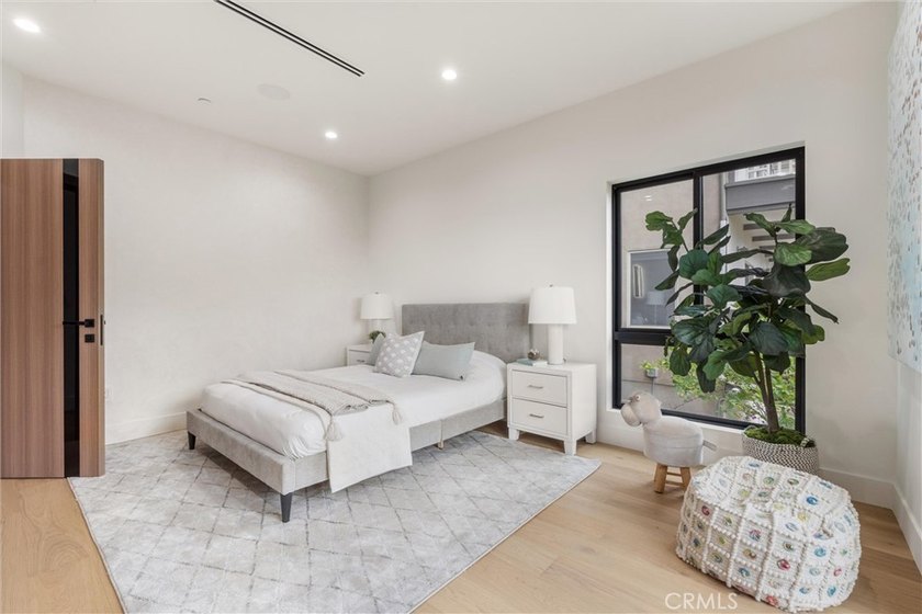 Three levels above the city with picturesque views from every - photo 48