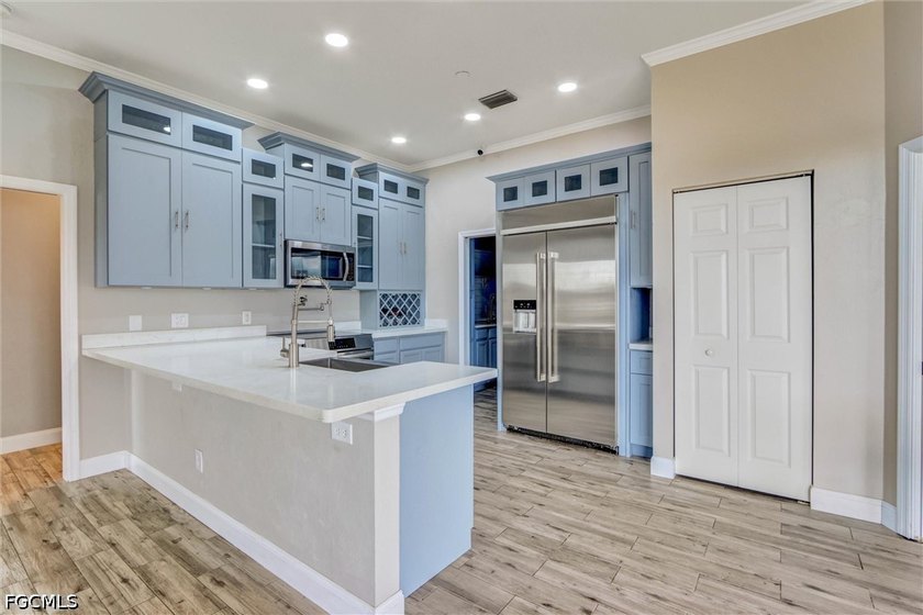 Solidly built 1998 concrete-block home on a rare three-lot - photo 3