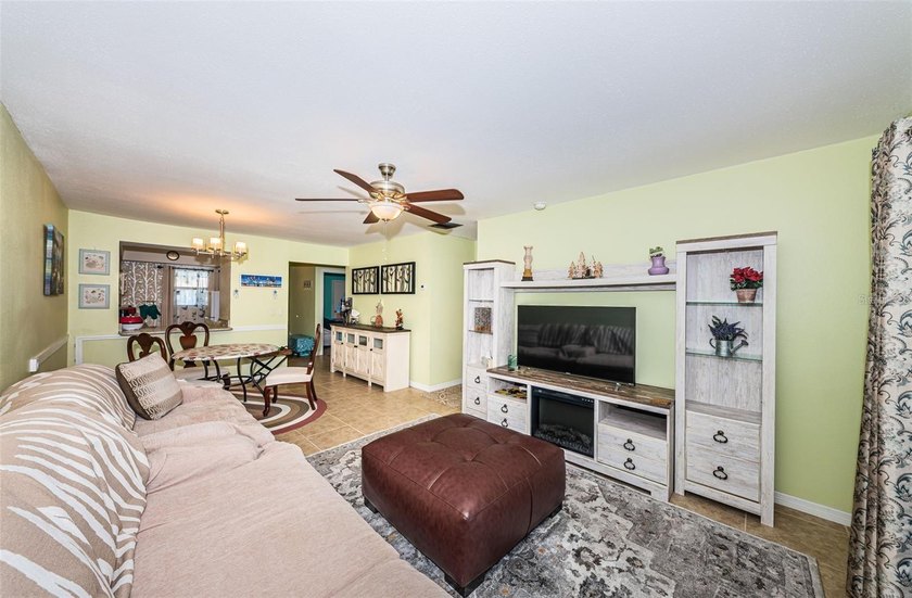 Welcome to this beautifully maintained 2-bedroom, 2-bath condo - photo 8