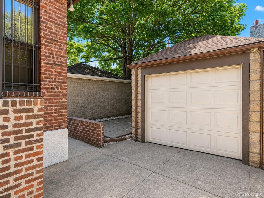 A 3 bedroom, 2.5 bath home in the Midwood section of Brooklyn - photo 12