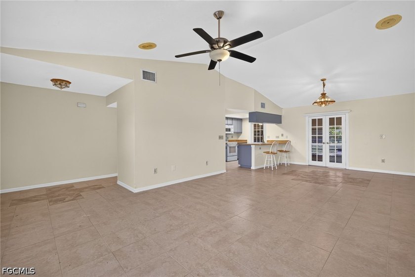 Welcome to this well-maintained 3-bedroom, 2-bath single-family - photo 4