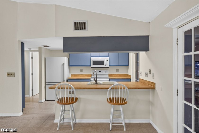 Welcome to this well-maintained 3-bedroom, 2-bath single-family - photo 8
