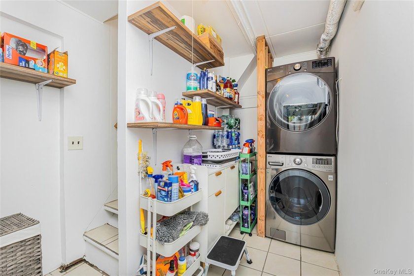 Charming Throggs Neck Multi-Generational Home - Endless - photo 8