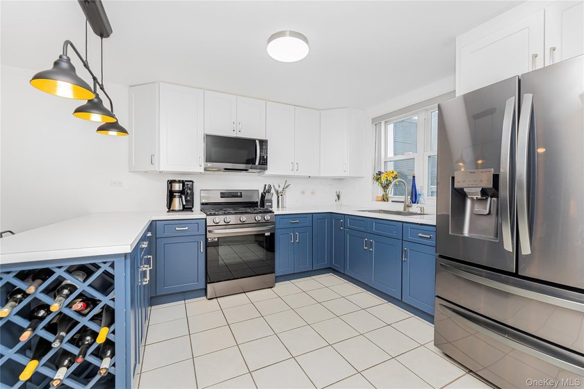 Charming Throggs Neck Multi-Generational Home - Endless - photo 10