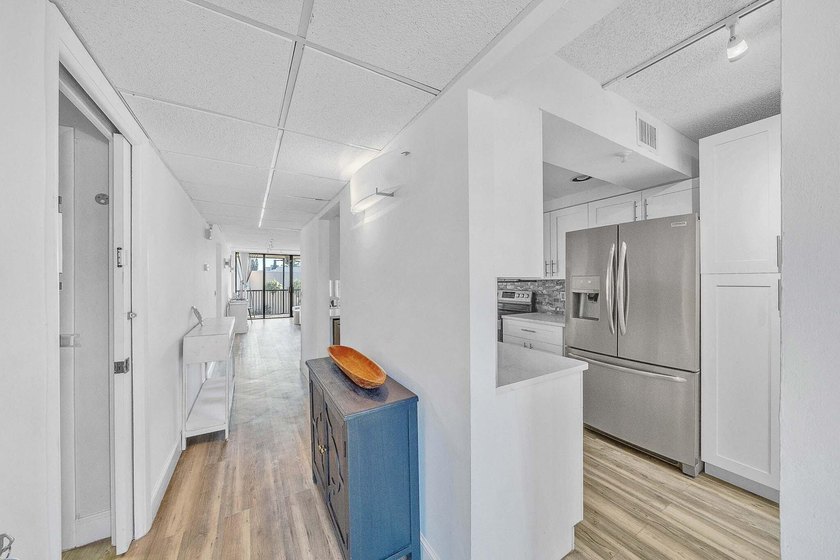 Beautifully updated 2-bedroom, 2-bath condo located in the - photo 4